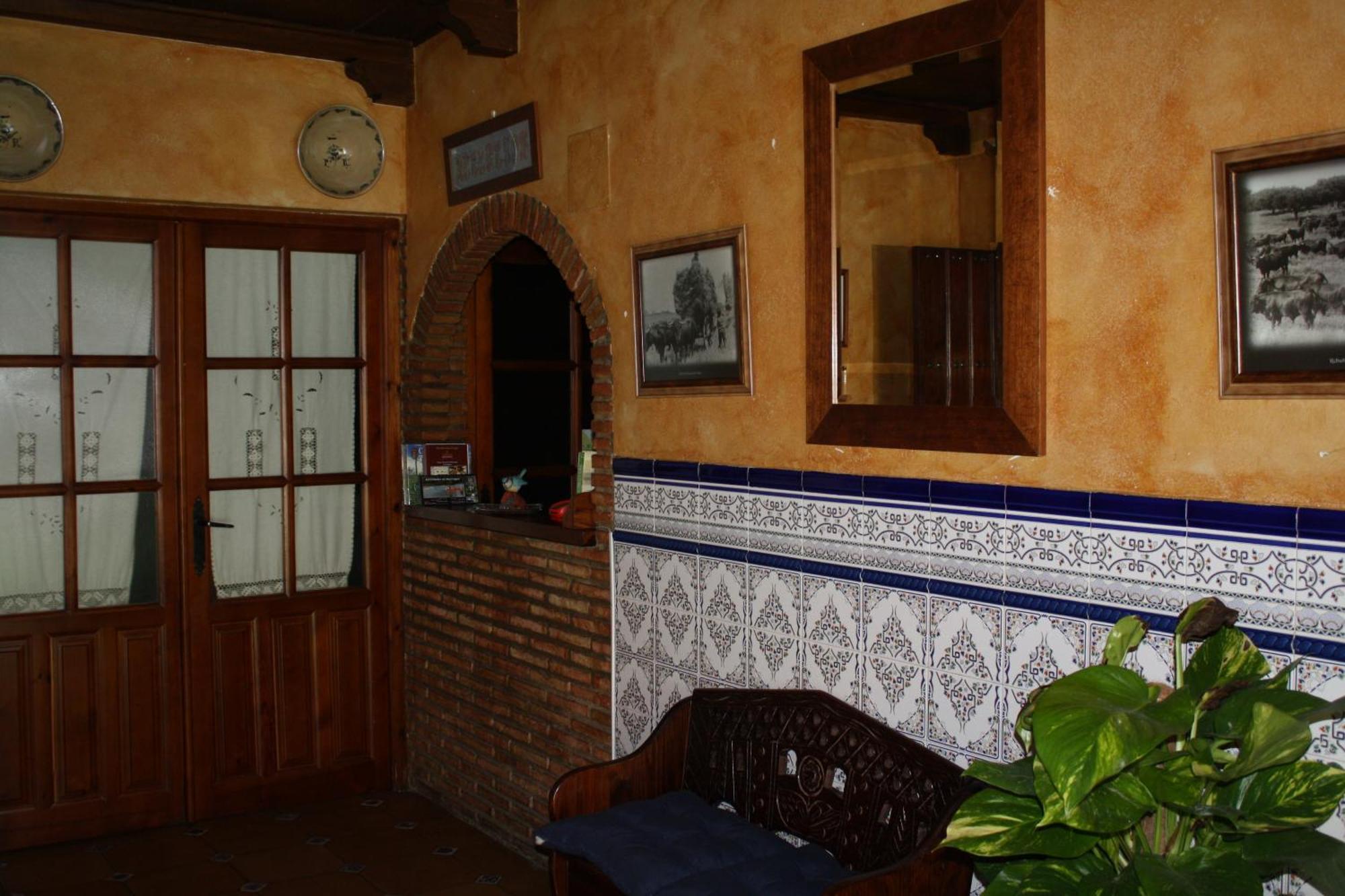 Hotel Carvajal Torrejón el Rubio Екстериор снимка