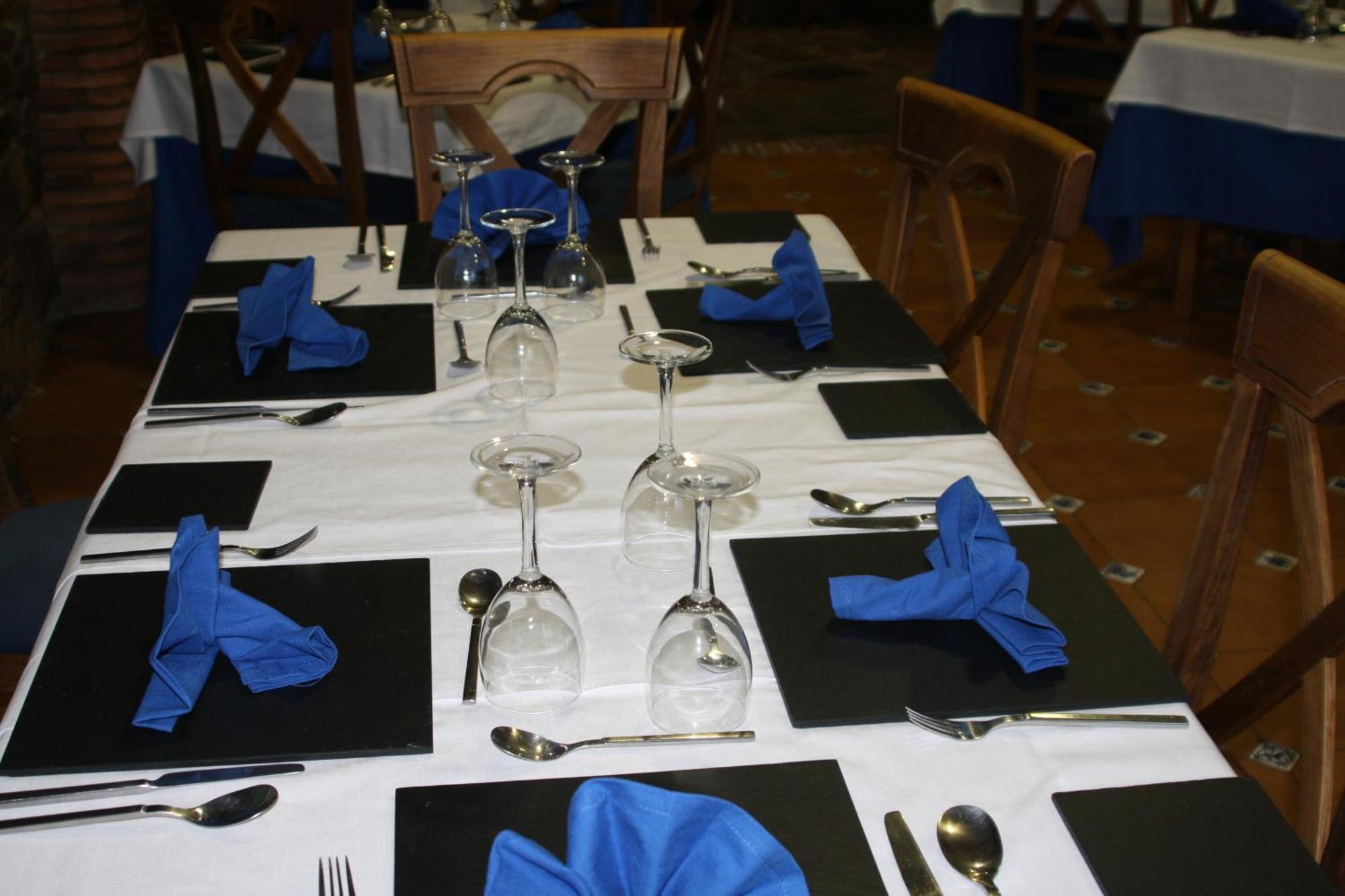 Hotel Carvajal Torrejón el Rubio Екстериор снимка