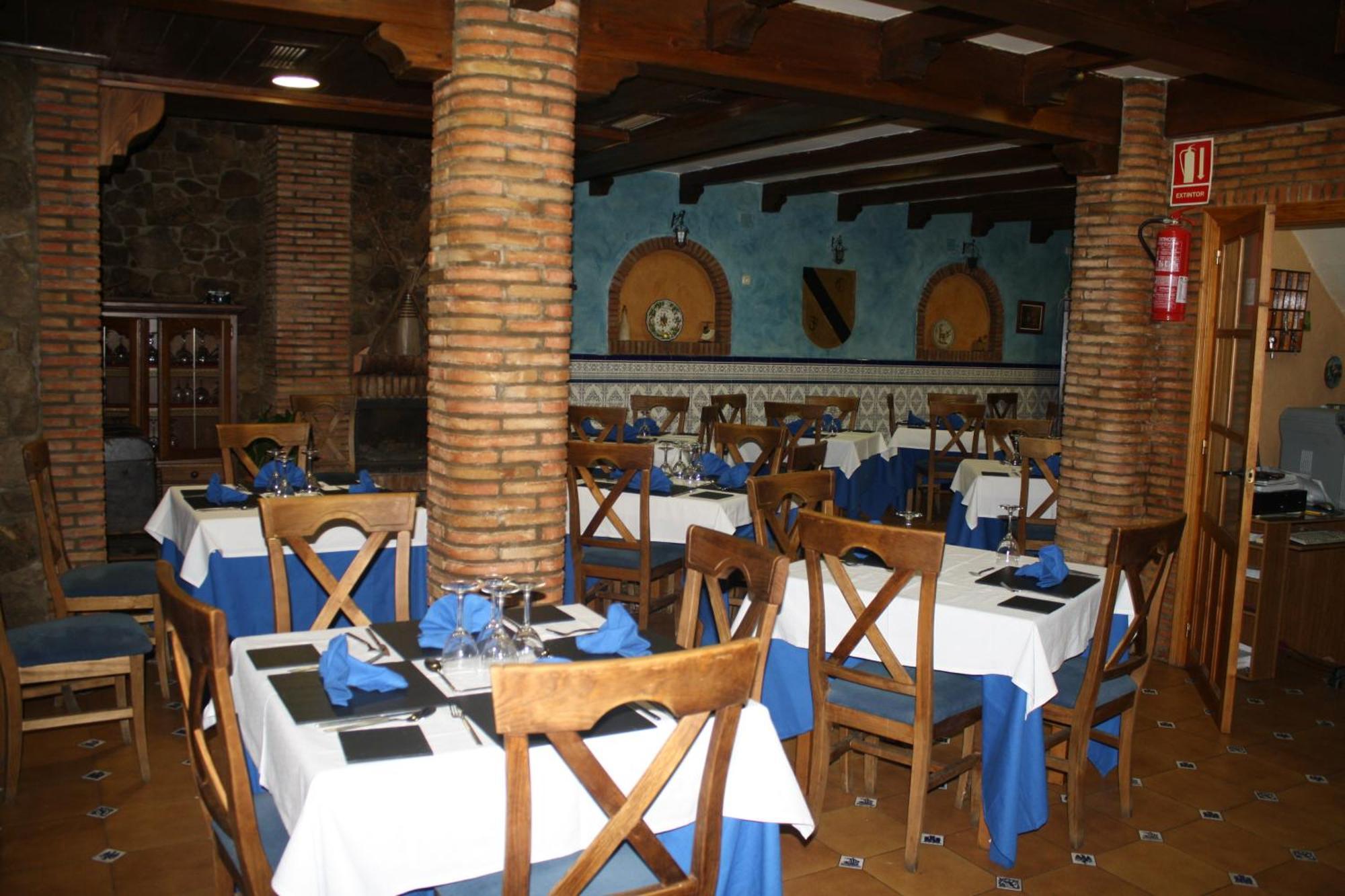 Hotel Carvajal Torrejón el Rubio Екстериор снимка