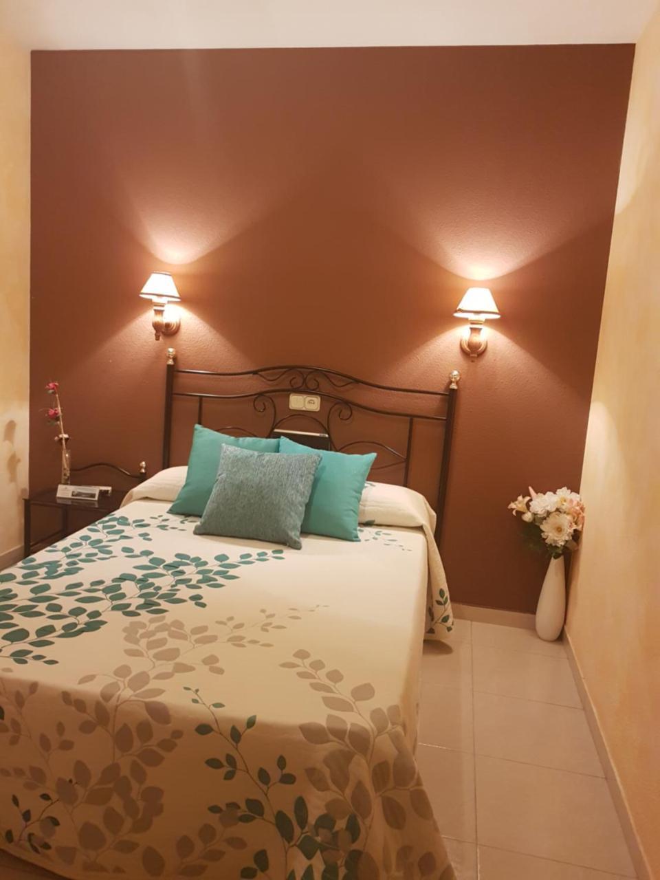 Hotel Carvajal Torrejón el Rubio Екстериор снимка