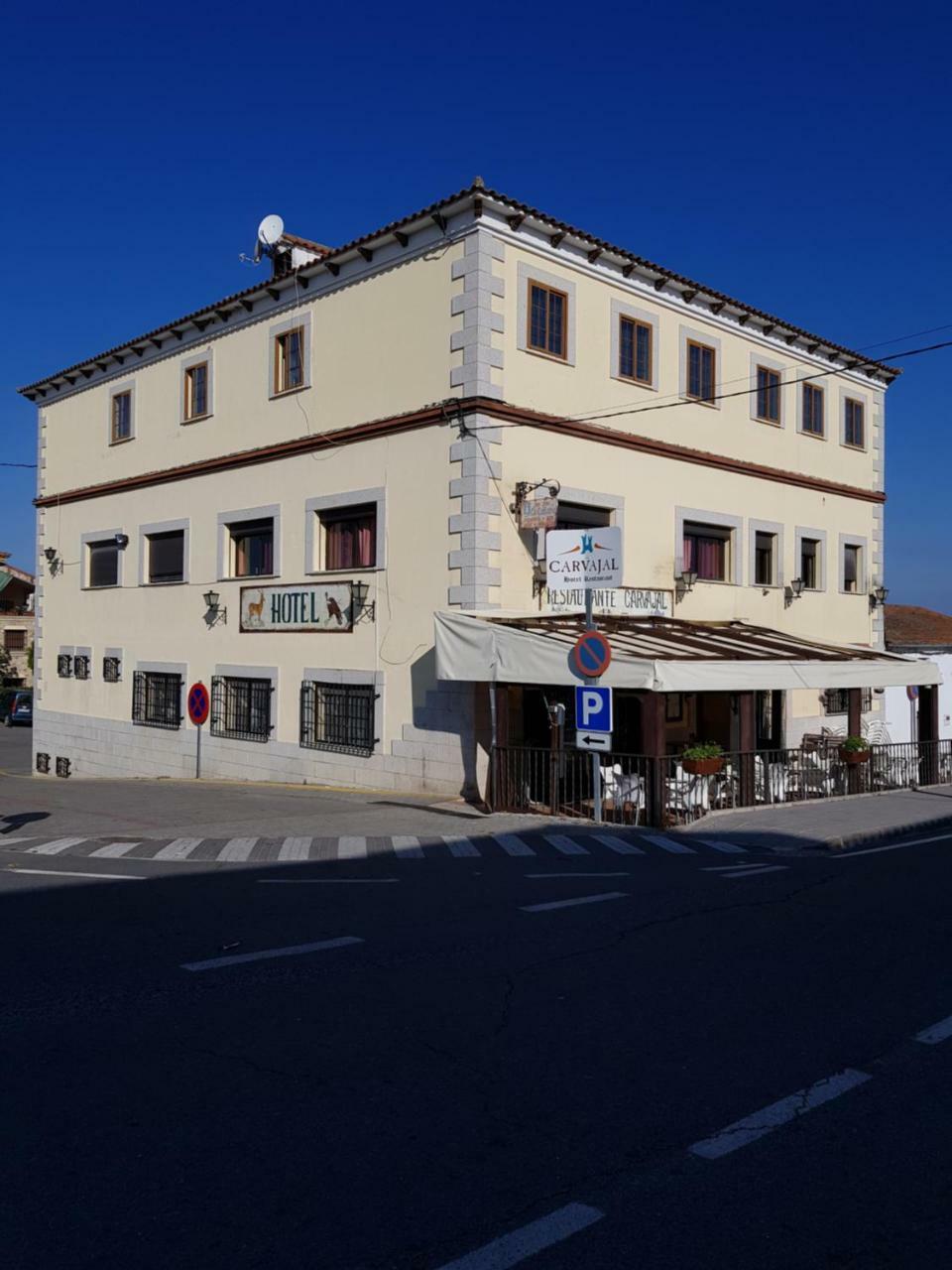 Hotel Carvajal Torrejón el Rubio Екстериор снимка