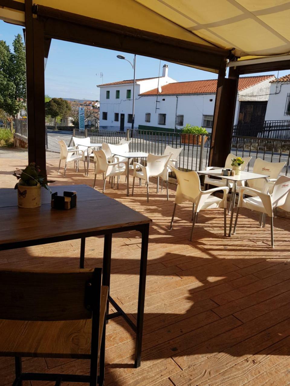 Hotel Carvajal Torrejón el Rubio Екстериор снимка