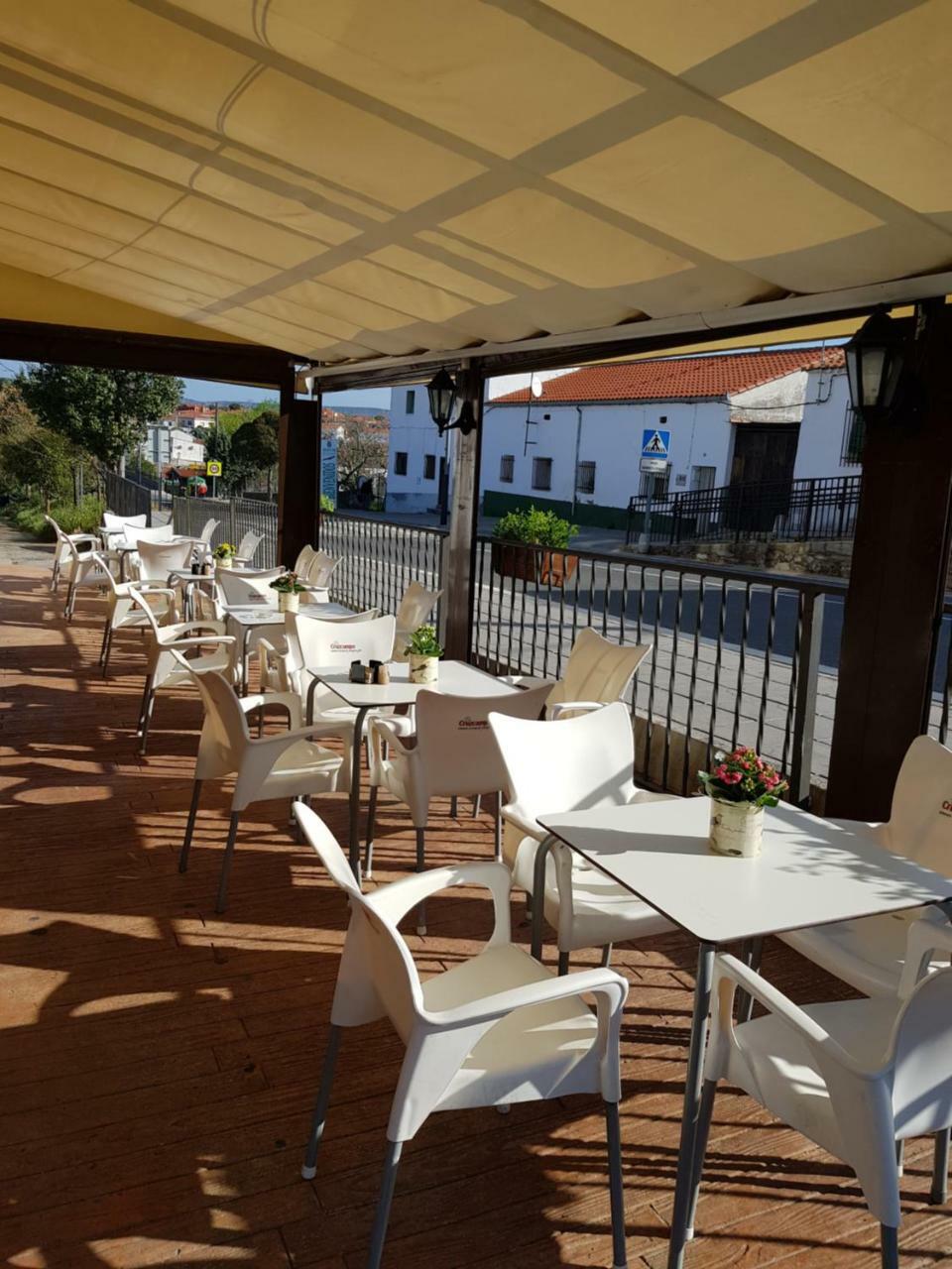 Hotel Carvajal Torrejón el Rubio Екстериор снимка