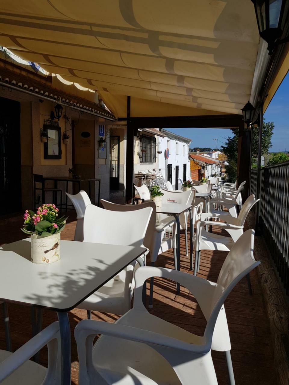 Hotel Carvajal Torrejón el Rubio Екстериор снимка